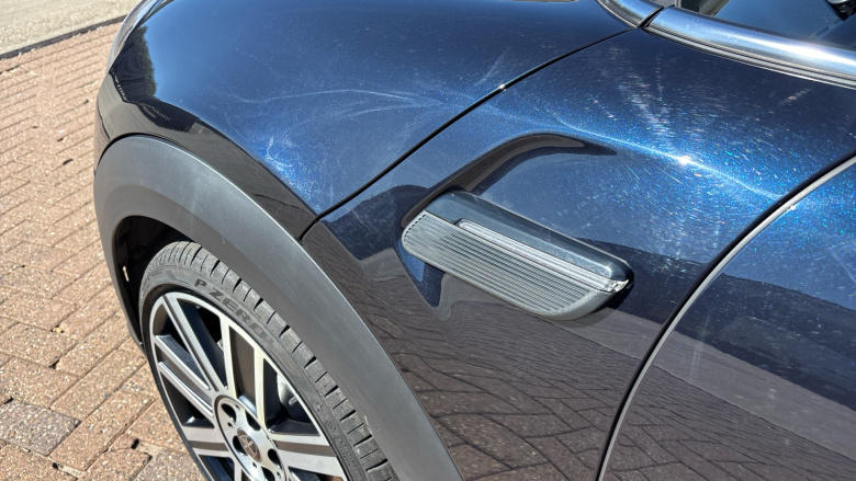 MINI Hatchback 1.5 Cooper Exclusive Premium 3dr Auto Petrol Hatchback